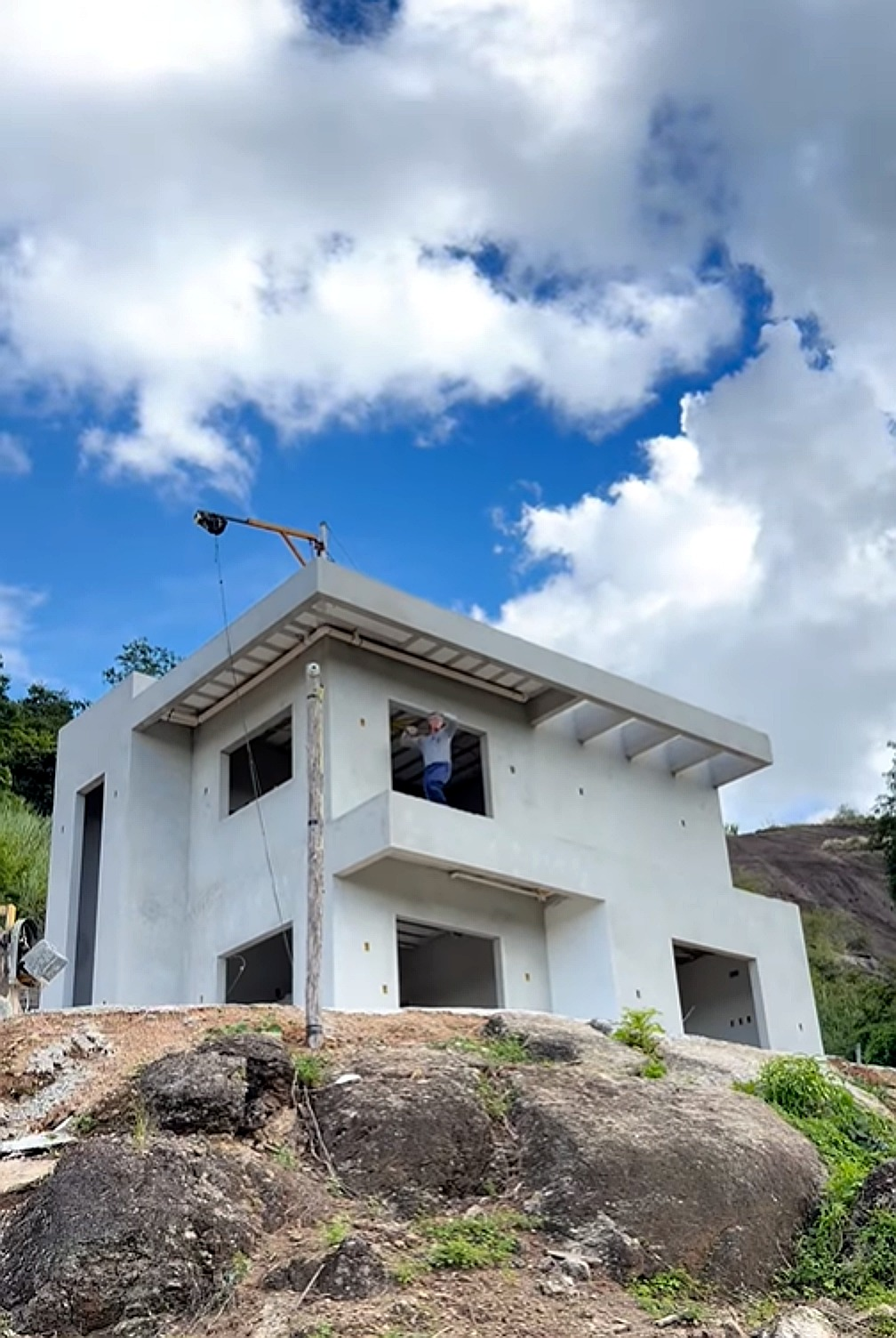 Casa em EPS em fase de acabamento final com excelente padrão construtivo